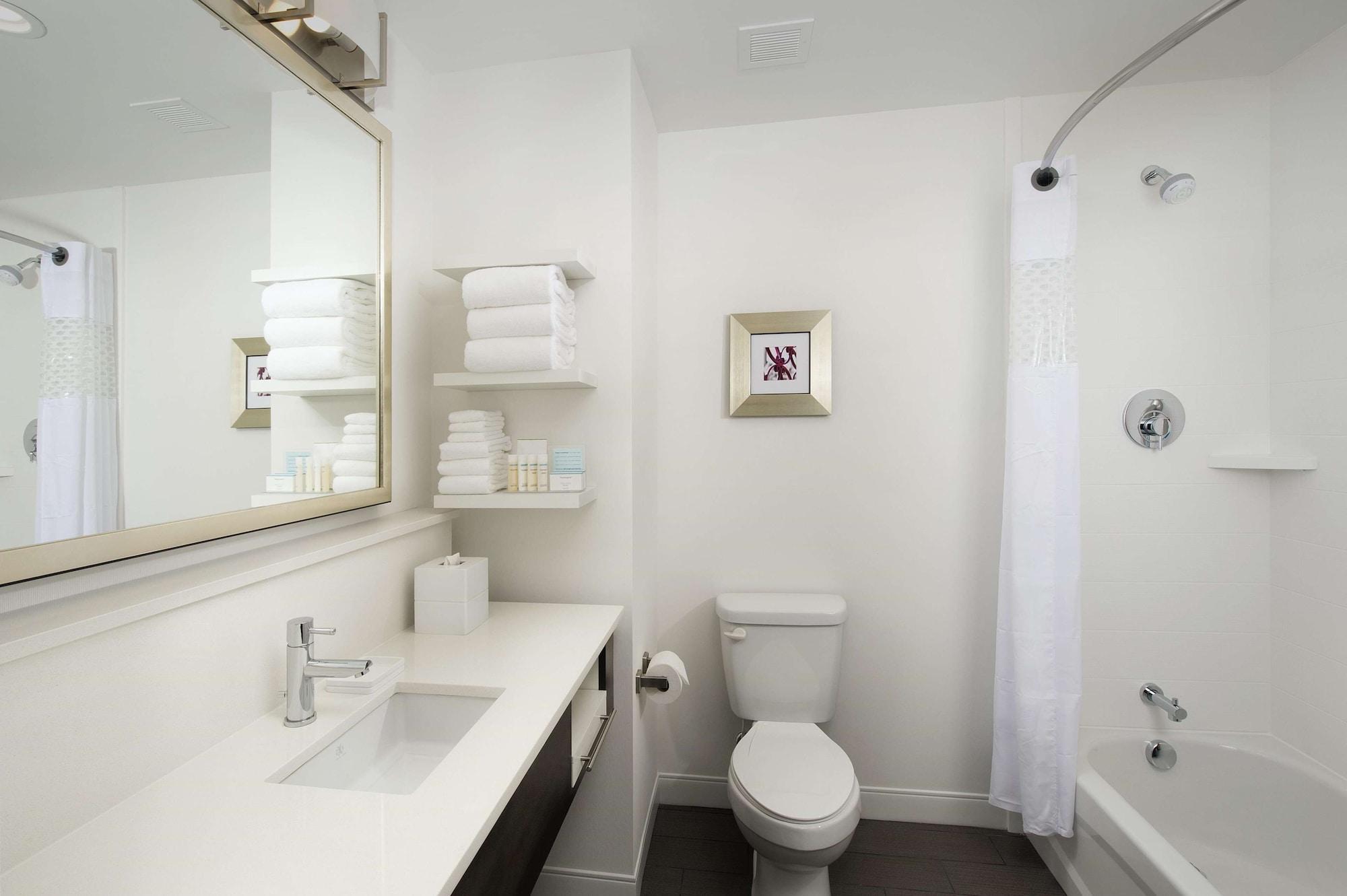 Hampton Inn Louisville East Hurstbourne Exteriör bild