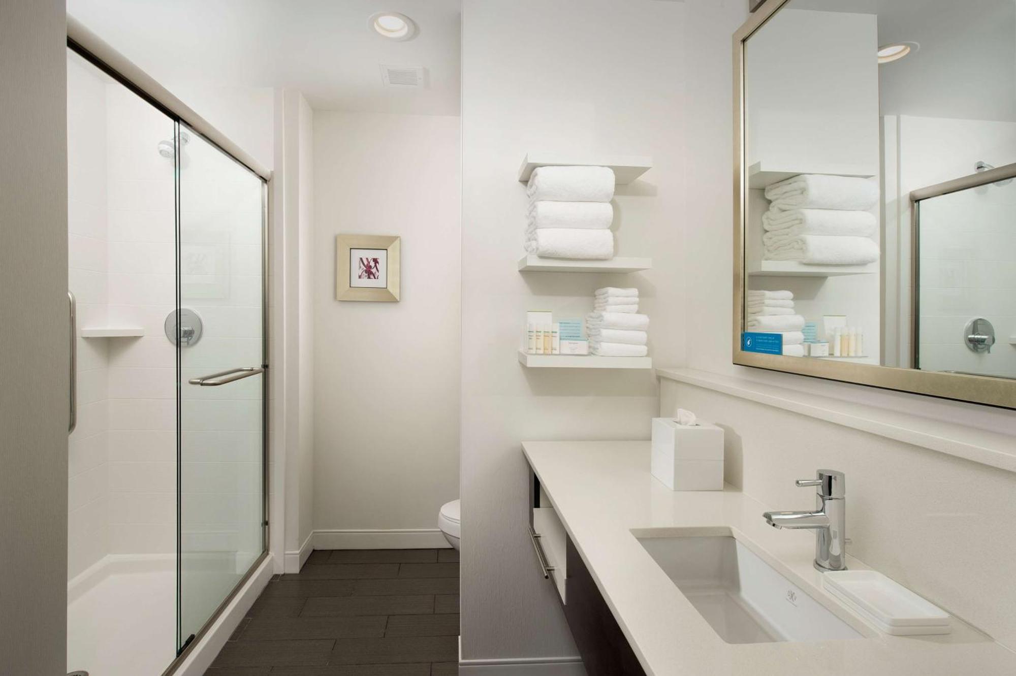 Hampton Inn Louisville East Hurstbourne Exteriör bild