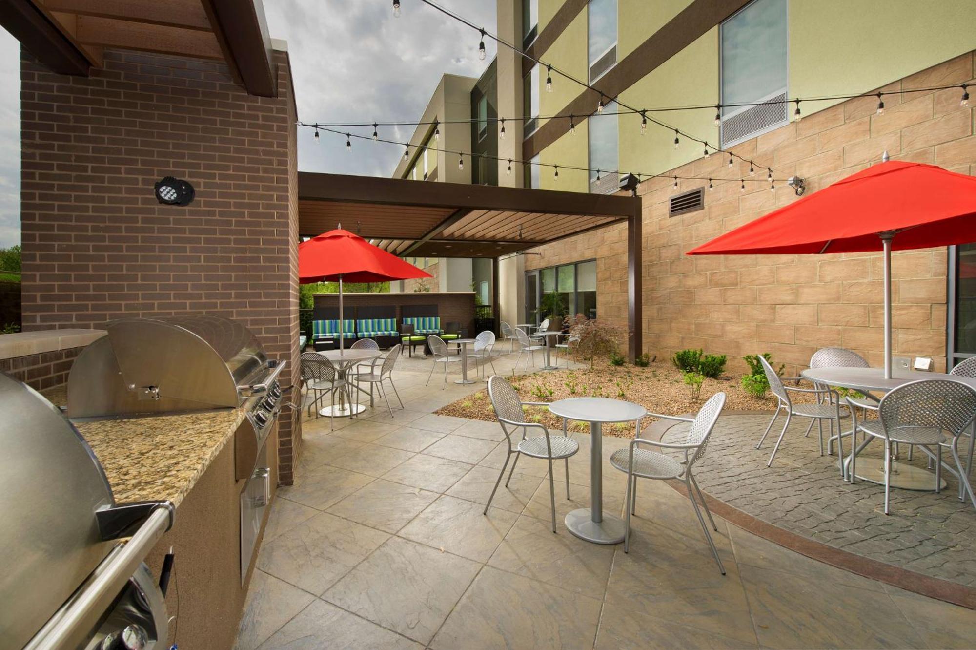 Hampton Inn Louisville East Hurstbourne Exteriör bild