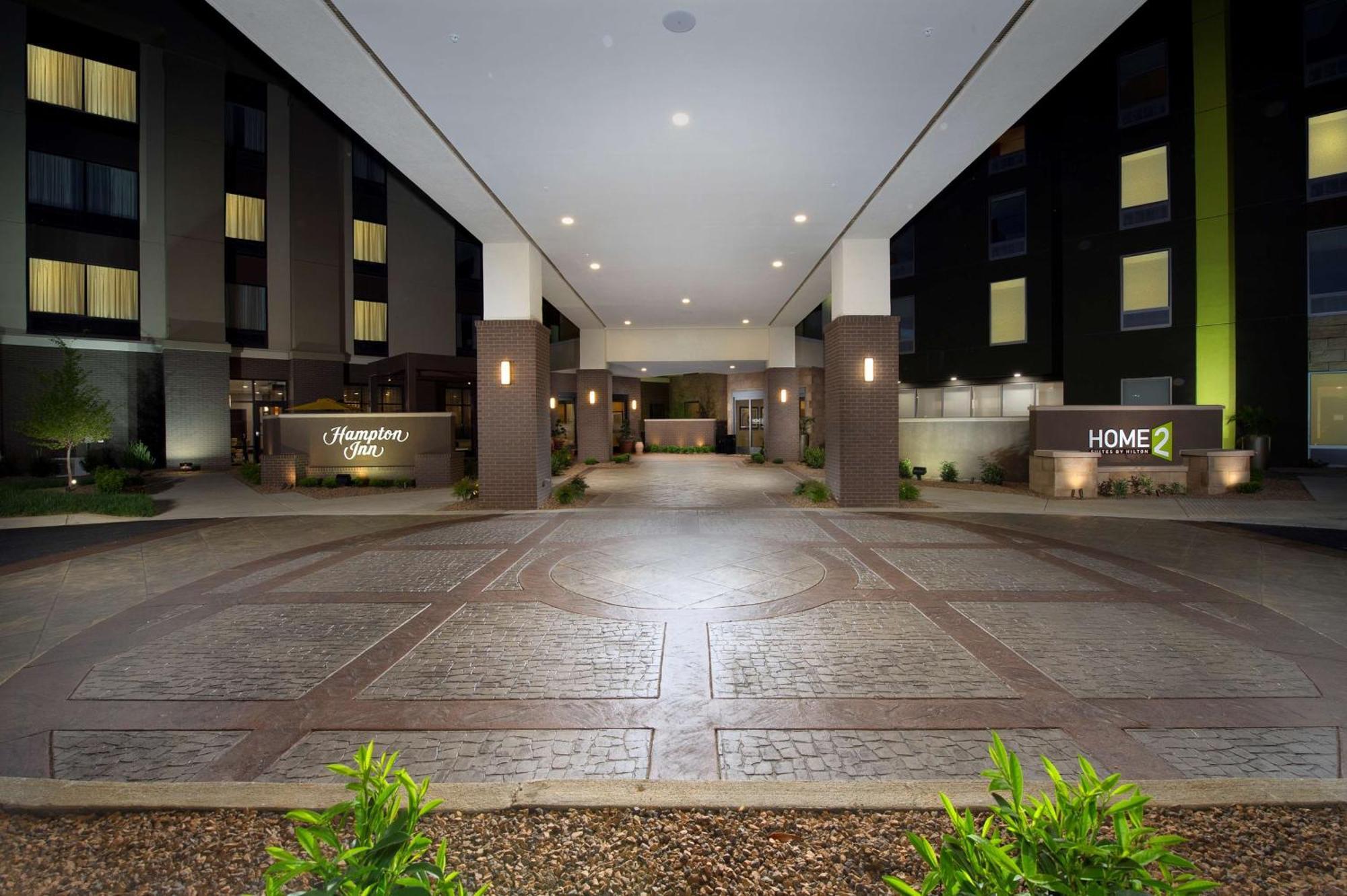 Hampton Inn Louisville East Hurstbourne Exteriör bild