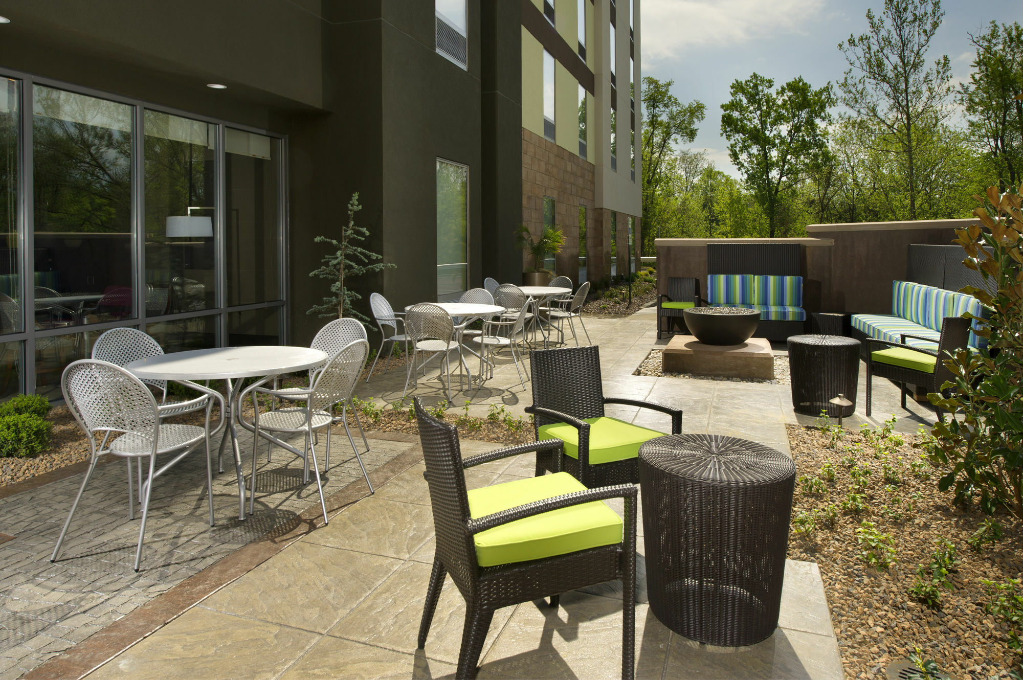 Hampton Inn Louisville East Hurstbourne Exteriör bild