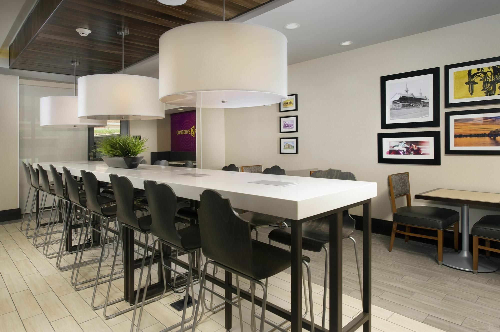 Hampton Inn Louisville East Hurstbourne Exteriör bild